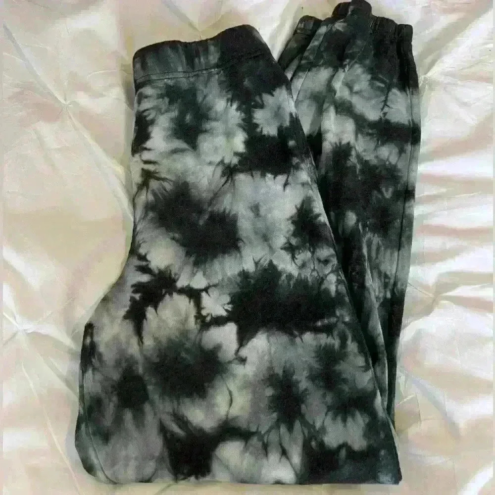 Black and grey RSQ oversized women’s joggers/sweatpants
